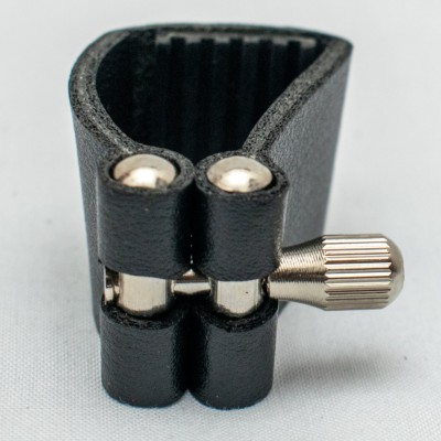 ABRAZADERA CUERO SAXO TENOR ECONÓMICA SILVER